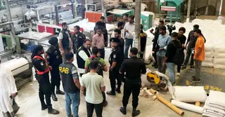 নারায়ণগঞ্জে যৌথ অভিযানে ১৭ টন অবৈধ পলিথিন জব্দ, তিন প্রতিষ্ঠানকে জরিমানা